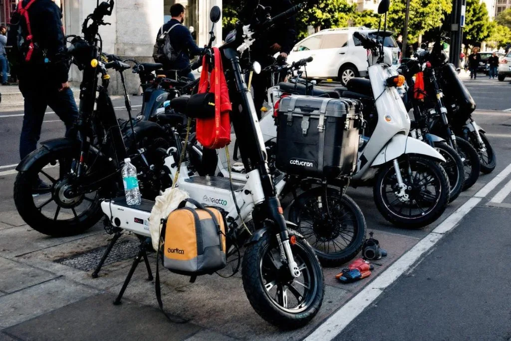 Mobilité élégante : trottinettes, vélos électriques et accessoires tech urbains haut de gamme